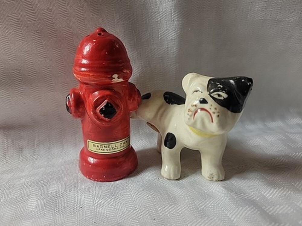 Vintage Dog Peeing Fire Hydrant Animals Salt Pepper Shakers Japan Lake Ozarks Mo